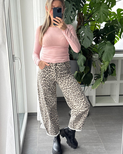 Monika – jeansy o balonowym kroju z delikatnym printem