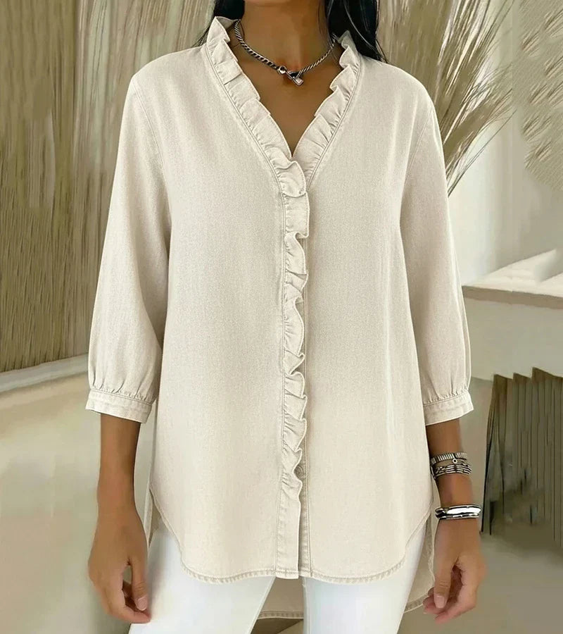 Sylwia – Blouse met V-hals en subtiele volants